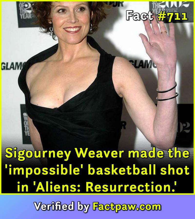 Sigourney Weaver made the 'impossible' basketball shot in 'Aliens: Resurrection.'